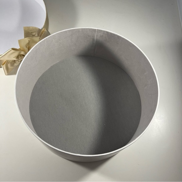 Dior White/Gold Round Hat Box W/ Pillow- 9 1/4” Diameter- Empty - Picture 16 of 16